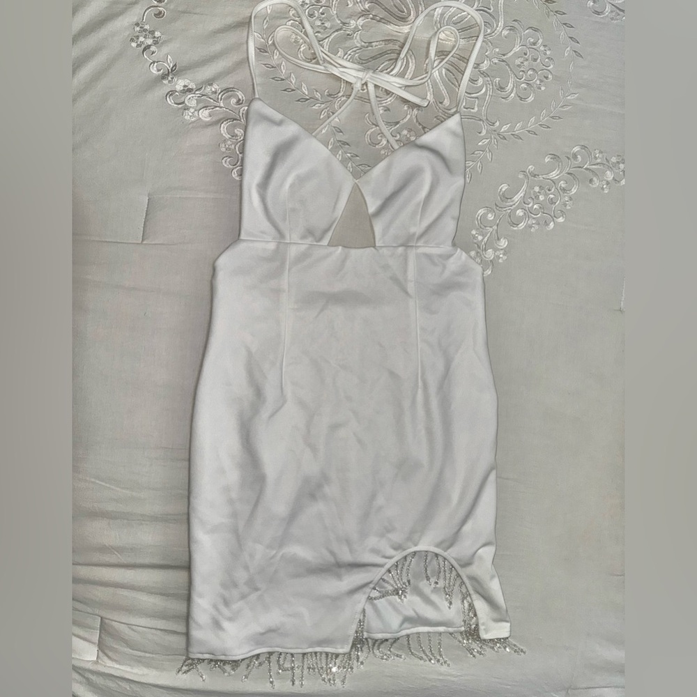 Size medium. White short dress. Never worn.